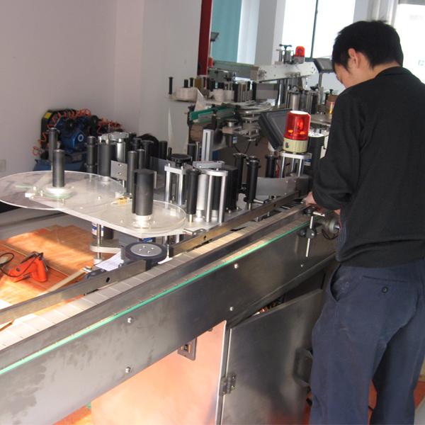 Siemens PLC etiketatzeko makina automatikoa botilen bereizlearekin ur botiletarako