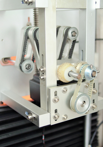 Bi buruko kapela eta gorputza ixteko mahuka uzkurdura etiketatzeko makina