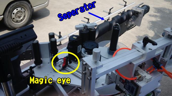 Iltze berniz itsasgarria Etiketa aplikatzeko makina 220V 1.5HP 50 / 60HZ botila biribiletarako