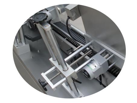 Paperezko hodiak etiketatzeko makina 500 arrabolarekin ehundurako oihal eranskailuen autoetiketa