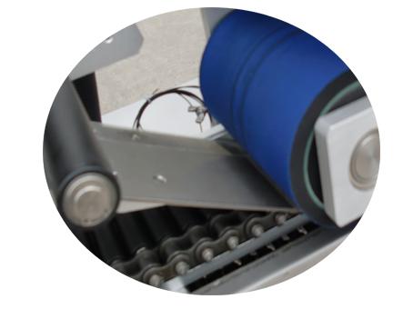 10ml botila txikiak etiketatzeko makina Ziurtagiridun geruza bikoitzeko etiketarekin