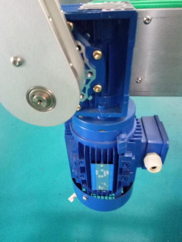 SUS304 Armairua Bi Alboetako Botila Karratuaren Eranskailua Etiketatzeko Makina Norberaren Zaintzarako Produktuekin