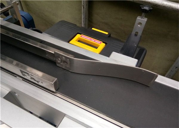 Goiko etiketatzeko makina automatiko osoa Plastikozko gutun-azal poltsa hutsak etiketatzeko