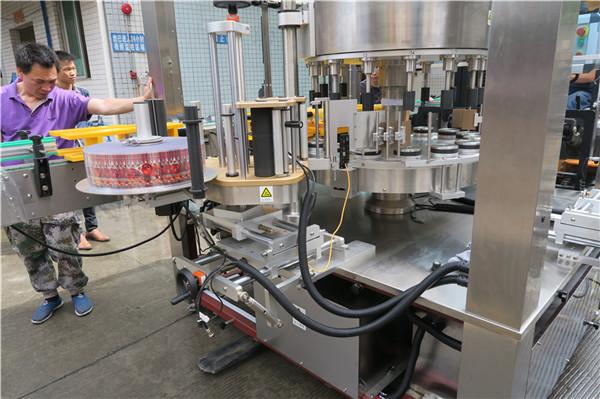 CE Birakaria Eranskailuak Etiketatzeko Makina Botila Automatiko Osoa Hegoduna