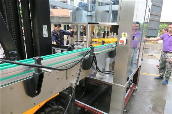 Botila eraginkorreko pegatina birakariak etiketatzeko makina ekipoak PLC ukipen-pantaila