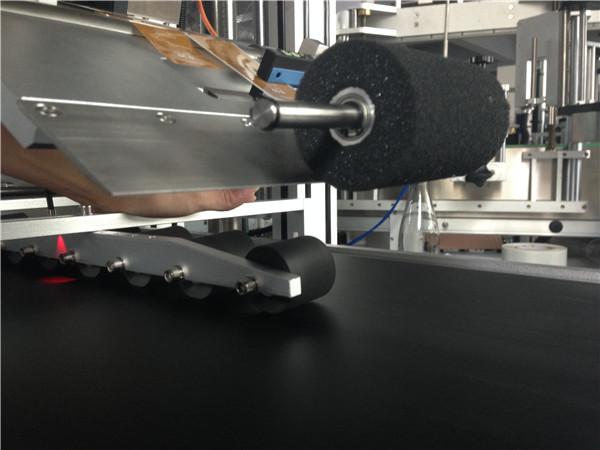 PLC ukipen-pantailako eranskailuen etiketatze automatikoa egiteko makina