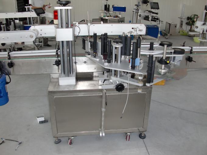 Plastikozko eta beirazko botilek PLC kontrolatzen dute alde bikoitzeko eranskailu automatikoa etiketatzeko makina serbomotorra