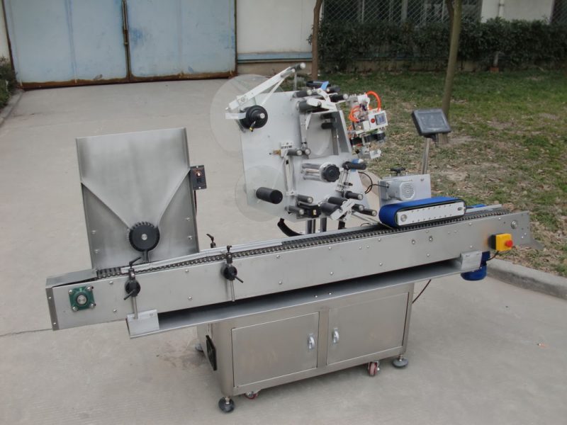 Txina garraiatzaile motorra HY markako flaskoa etiketatzeko makina, elektronika hornitzaileentzako 7. bateria etiketa eranskailuen makina